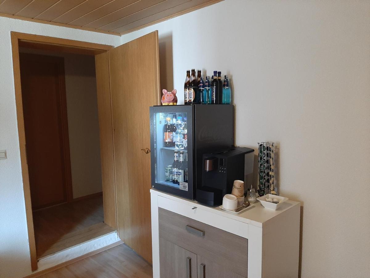 Gaestehaus Pension Waldhorn Weilen unter den Rinnen Bagian luar foto