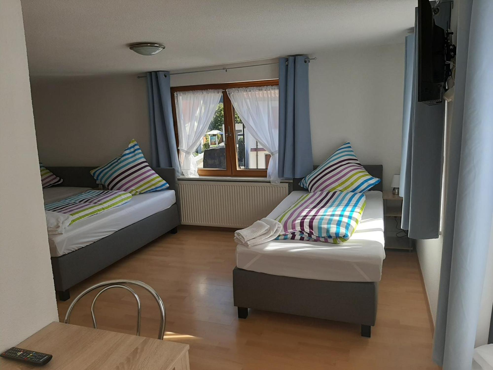 Gaestehaus Pension Waldhorn Weilen unter den Rinnen Bagian luar foto