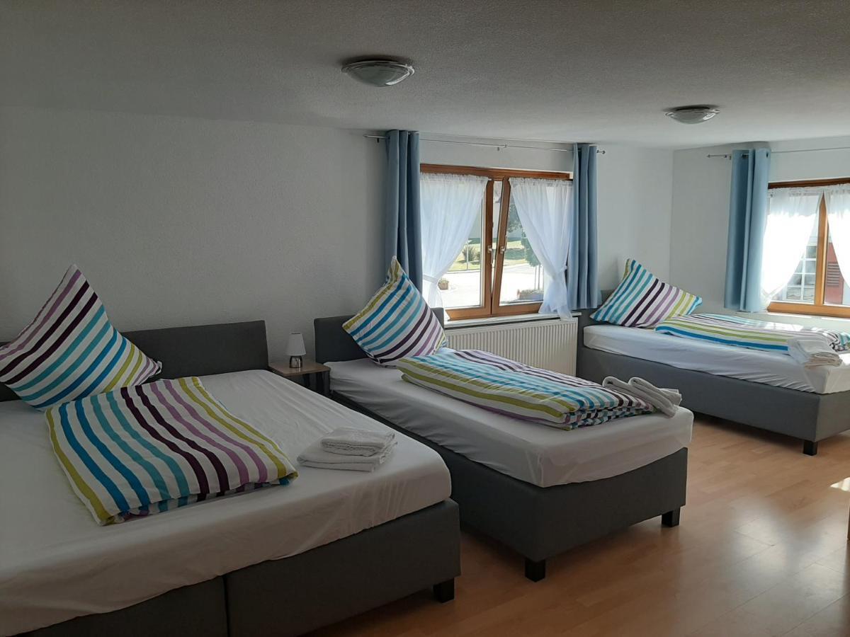 Gaestehaus Pension Waldhorn Weilen unter den Rinnen Bagian luar foto