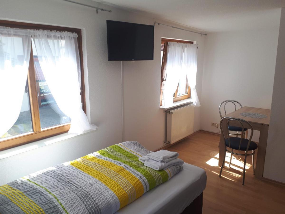 Gaestehaus Pension Waldhorn Weilen unter den Rinnen Bagian luar foto