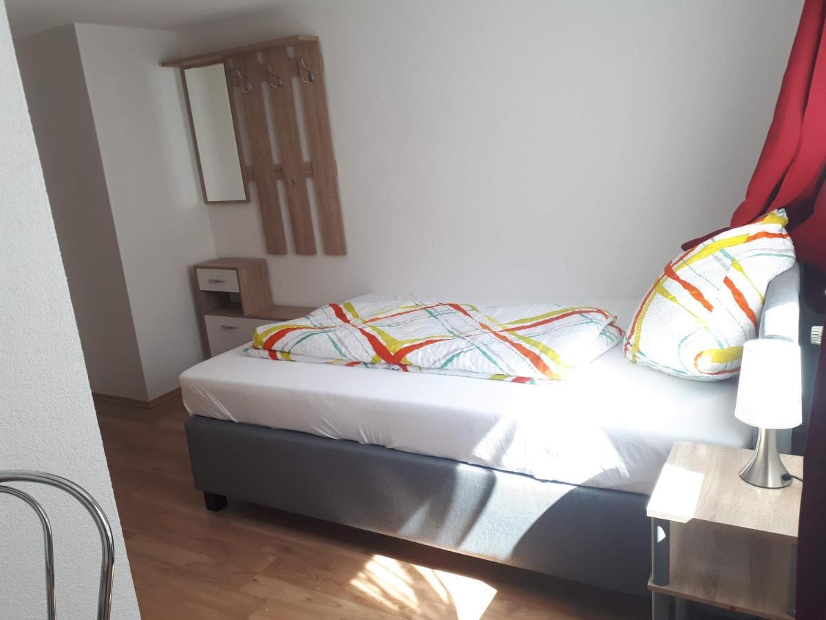 Gaestehaus Pension Waldhorn Weilen unter den Rinnen Bagian luar foto