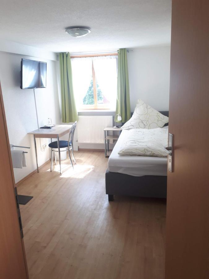 Gaestehaus Pension Waldhorn Weilen unter den Rinnen Bagian luar foto
